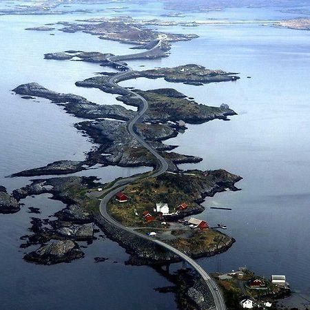 Leite Gard Near Atlantic Road In Hustadvika Lyngstad Exteriér fotografie