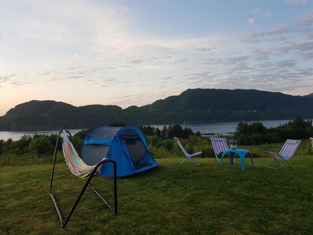 Leite Gard Near Atlantic Road In Hustadvika Lyngstad Exteriér fotografie
